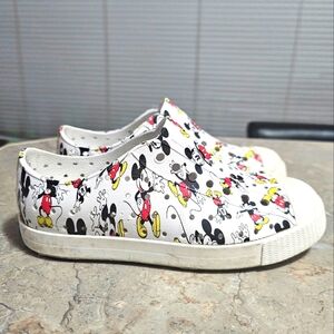 Native x Mickey Mouse Jefferson Slip-on Shoe, Size 2 Youth